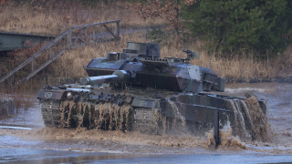Шест танка Leopard напуснаха Испания и са на път за