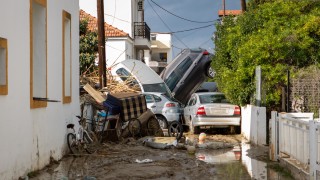 Властите остават в готовност да се справят с бурята Бора