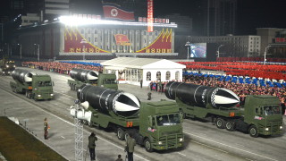 Северна Корея вероятно е провела среднощен военен парад първият