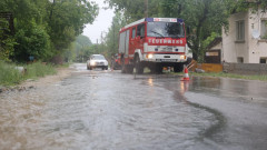 Водно бедствие в 3 области: Прелели реки, затворени пътища и жп линии, евакуирани хора