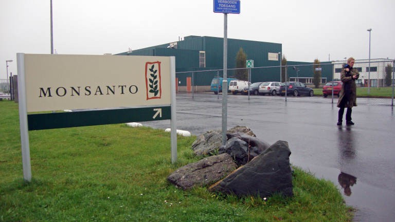 Monstanto плаща глоба от $10,2 милиона заради разпръскването на незаконни пестициди 