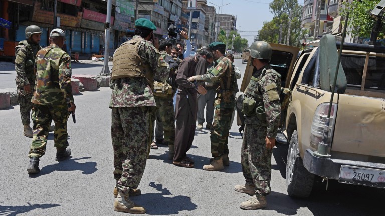 Атентат уби 18 души в Афганистан 