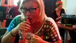 Жената на Цецо Елвиса порка сангрия в Албуфейра