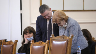 Държавата поема осигуровките по схемата 60 40 Новината дойде от шефката