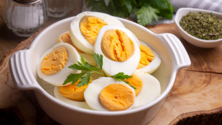 Понеже е доста известен факт че на по ниска температура яйцата