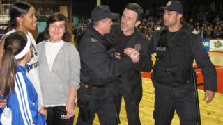 Екшън в Русе! Полицаи извеждат Жоро Младенов от залата (СНИМКИ)