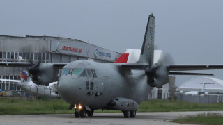 Екипаж на самолет C 27J Spartan помогна на двама пациенти в