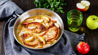 Как да приготвим сочни свински котлети само с 4 съставки