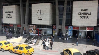 Изоставен куфар на Централната гара в София вдигна на крак