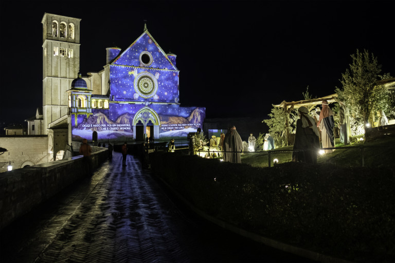 Сцени на Рождество како онаа пред базиликата Свети Франциск во Асизи се популарни низ цела Италија