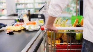 Определени стоки в хранителните магазини ще бъдат на по ниски цени