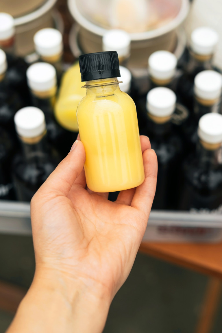 Съхраняваме в малки бутилчици или голям съд с капак