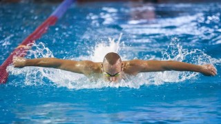 Българският плувец Антъни Иванов не пропусна възможността да запали с