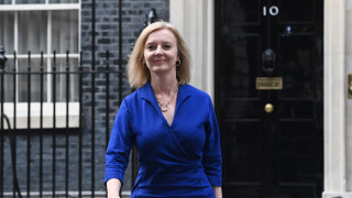 Британският министър на външните работи Лиз Тръс ще замени Дейвид