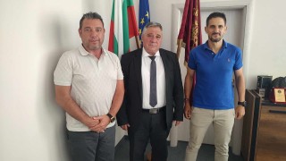 Председателят на Берое Ернан Банато и футболният директор Алехандро Сагерас