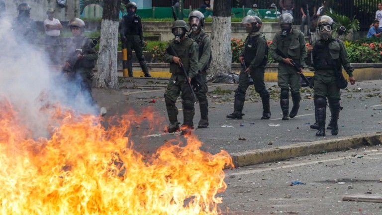 САЩ обмислят да наложат финансови санкции на Венецуела, които биха