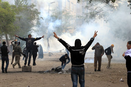 Десетки окървавени в Кайро