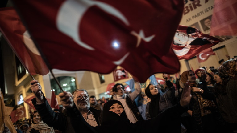 И управляващи, и опозиция ликуват след кметските избори в Истанбул