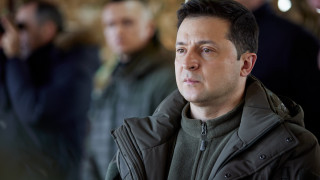 Мъже в униформи поемат три области на Украйна