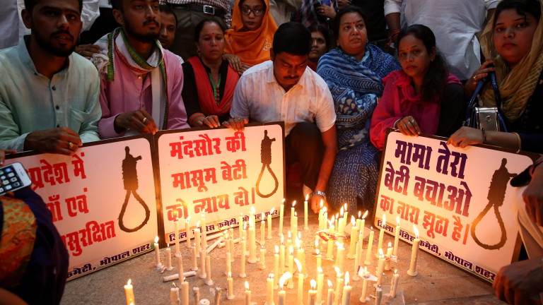 Хиляди на протест след изнасилване на дете в Индия 