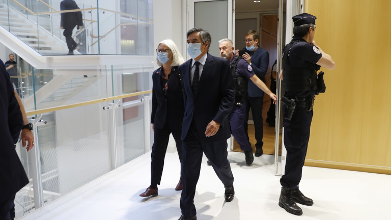 Френски съди осъди бившия премиер Франсоа Фийон и съпругата му