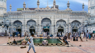 Политическата безизходица в Пакистан след неубедителните избори миналата седмица не
