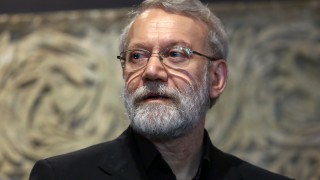 Али Лариджани най висшият служител по сигурността в Иран се разхождаше
