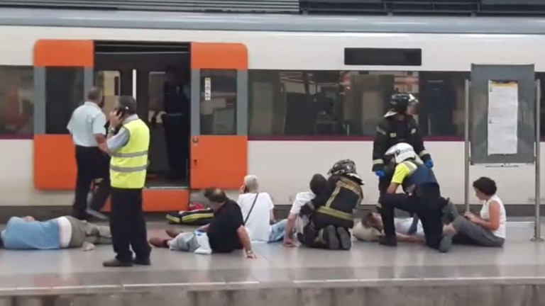 Най-малко 48 души са ранени при катастрофа на влак на