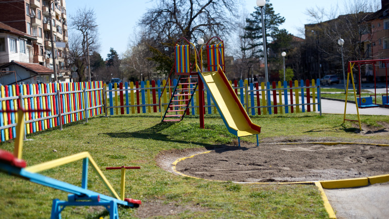 Контролът върху детските площадки - два пъти годишно