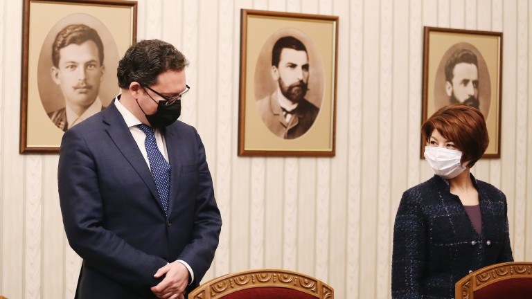 Председателят на ПГ на ГЕРБ/СДС Десислава Атанасова увери държавния глава,