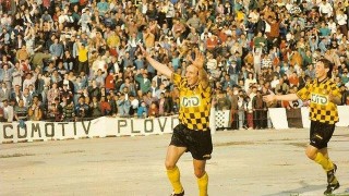 Легендарният футболист на Ботев Пловдив Борис Хвойнев отново показа неугасващата
