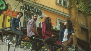 Когато един ден Никола решава да свири на шапка в