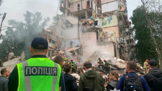 Осем загинали, включително дете, при руски въздушен удар по Киев