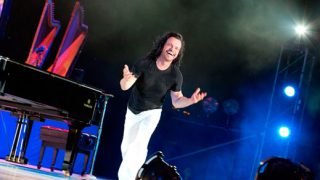 Феноменът YANNI идва в София с 35 музиканта от 11 държави