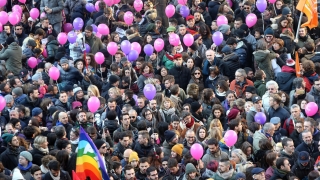 Хиляди италианци излязоха на шествия в подкрепа на гей браковете