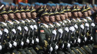 Китайската армия се надява на "стабилни" отношения с американската армия