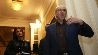 Метафора е фразата за турския език и родината, обяснява Местан