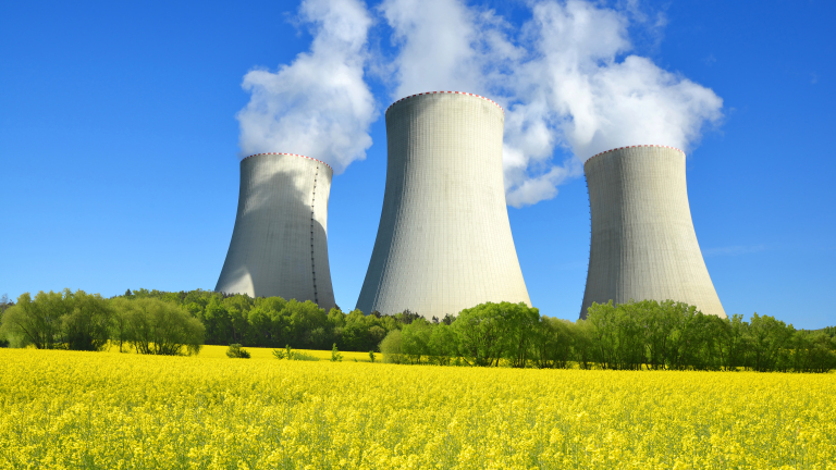 Франция може да затвори 17 ядрени реактора до 2025 г.