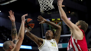 Българинът Александър Везенков беше най добър за Олимпиакос но гърците загубиха