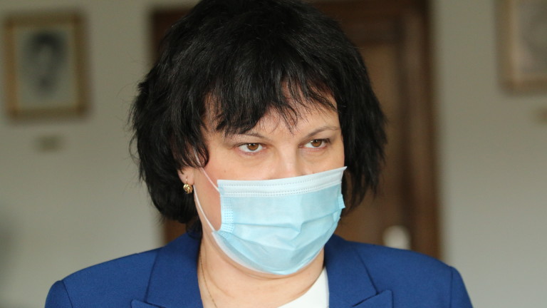 Таня Михайлова: Имаме всички условия за присъствено обучение в училищата