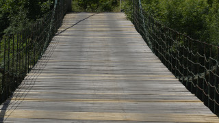 Път в небето: Бивш миньорски регион "приютява" най-високия висящ пешеходен мост в Европа на стойност &euro;6 милиона