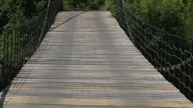 Път в небето: Бивш миньорски регион "приютява" най-високия висящ пешеходен мост в Европа на стойност &euro;6 милиона