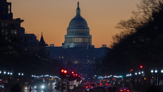 Повечето американци винят президента Доналд Тръмп а не демократите за
