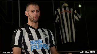 Нюкасъл привлече нападателя Ислам Слимани от Лестър Алжирският голаджия идва