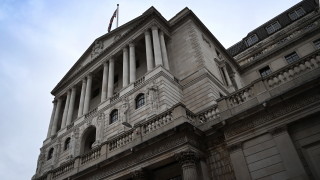Английската централна банка повиши основните лихвени проценти в опит да