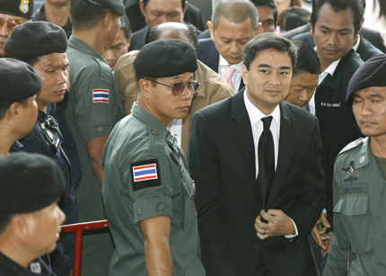 Съдят бившия премиер на Тайланд за убийство