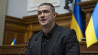 Украйна ще получи още 15 000 снаряда за далекобойна артилерия