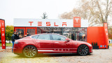  „ Тесла” понижи цената на колите с $2000 и акциите се сринаха със 7% 