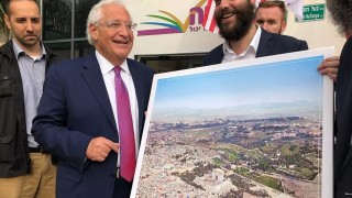 Палестинците бесни на посланика на САЩ в Израел заради снимка на Йерусалим без "Ал Акса"