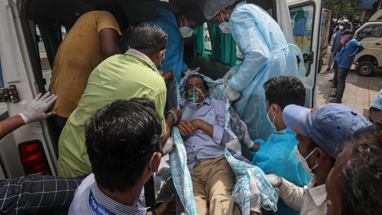 Тринадесет COVID-19 пациенти са загинали при пожар в болница в
